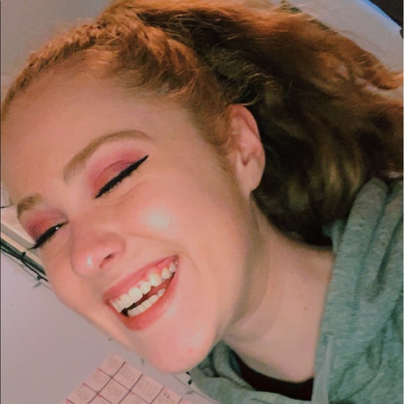 Meet your Posher, Amanda - Picture 3 of 7